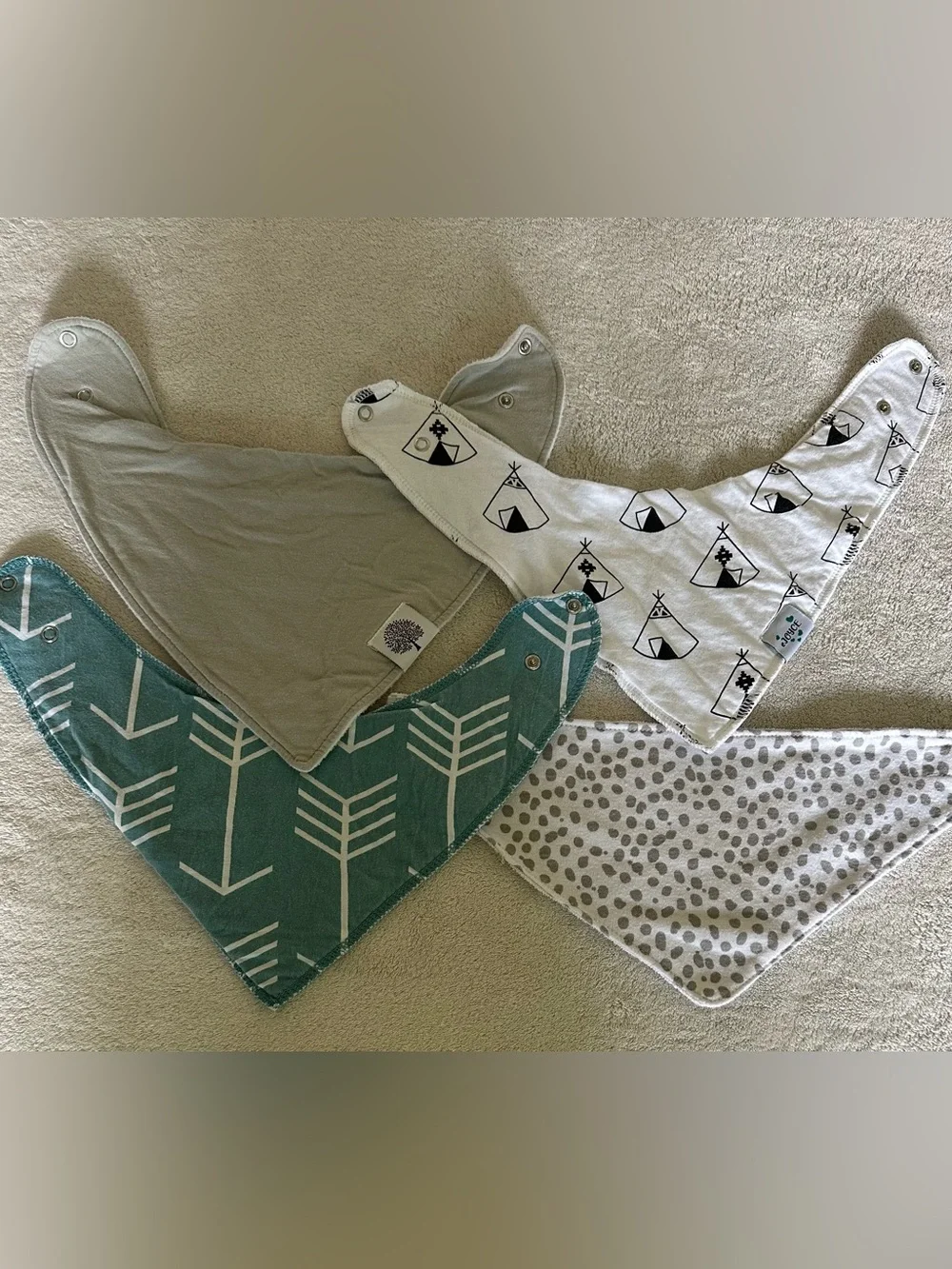 🦋(4) Baby Bandana Bibs